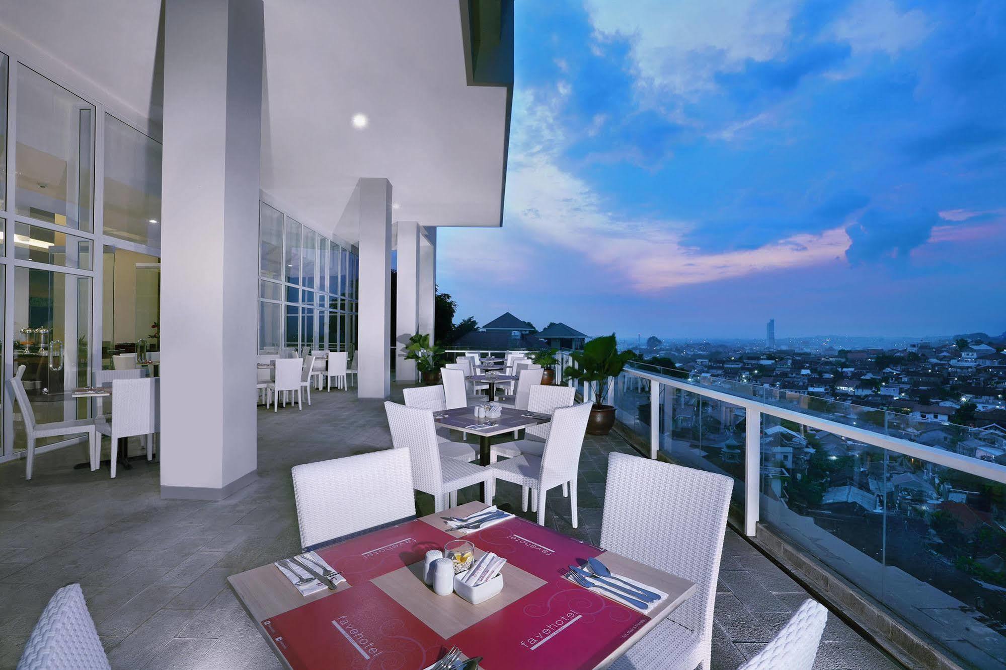 Favehotel Simpang Lima - Semarang Exterior foto